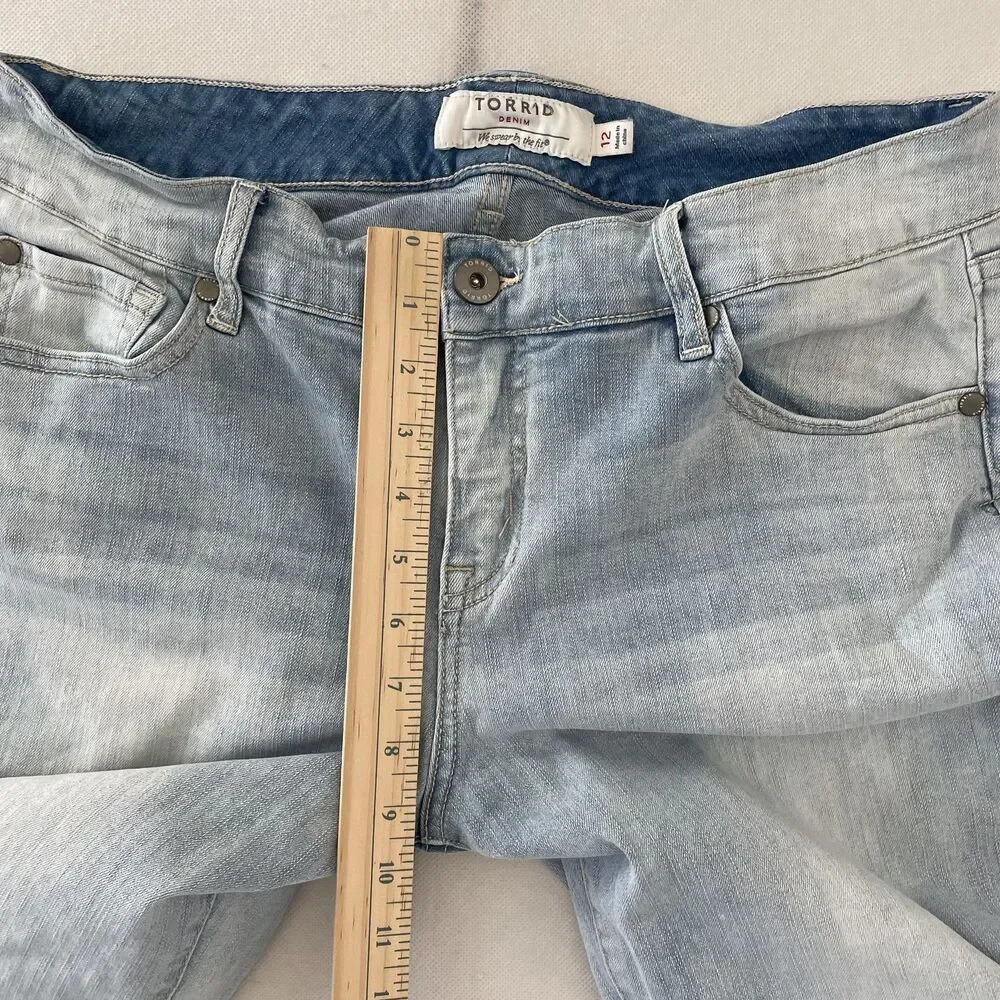 Torrid Denim Bermuda Jean Shorts Light Wash 5-Pocket Women Size 12 - Picture 4 of 10